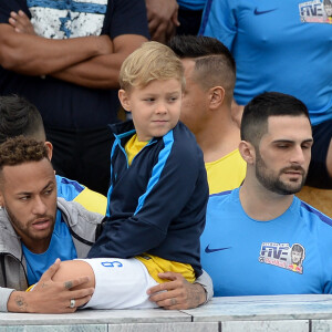 Davi Lucca não gostava de futebol, mas de uns tempos pra cá vem se encantando pelo esporte do pai