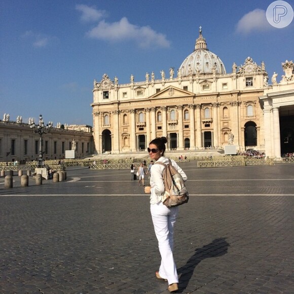 Giovanna Antonelli curte dias de férias na Itália. A atriz publicou uma imagem em Roma no dia 13 de agosto de 2014