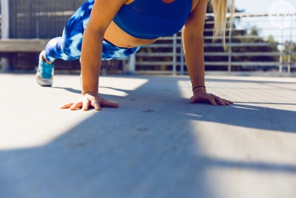 Fazer exercícios como flexões ajuda a deixar os músculos mais torneados