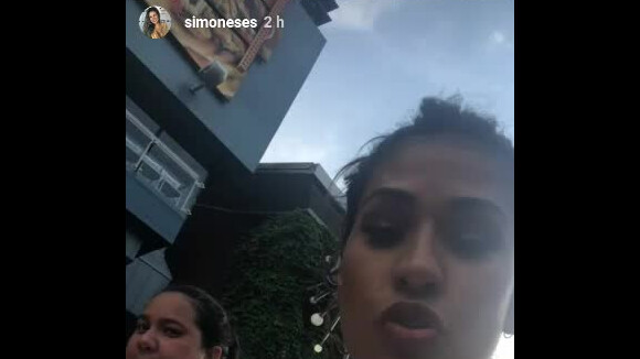 Simone brinca sobre pedido de fotos em Orlando: 'Parece o Brasil'