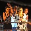Mariana Rios se diverte sobre o trio elétrico de Claudia Leitte