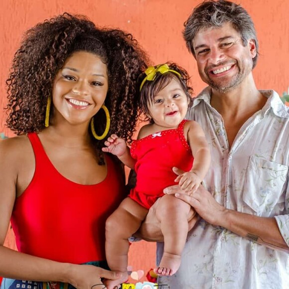 Filha de Juliana Alves e Ernani Nunes, Yolanda já está dando seus primeiros passos