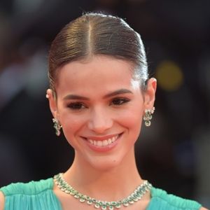 Bruna Marquezine foi elogiada pela dupla Anavitória ao cantar música delas 'Cor de Marte'. 'Coisa linda', disse Vitória Falcão