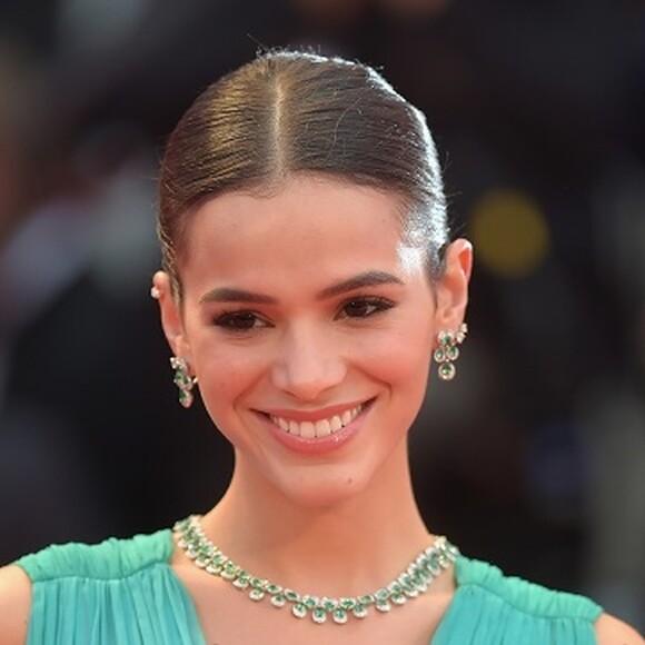 Bruna Marquezine foi elogiada pela dupla Anavitória ao cantar música delas 'Cor de Marte'. 'Coisa linda', disse Vitória Falcão
