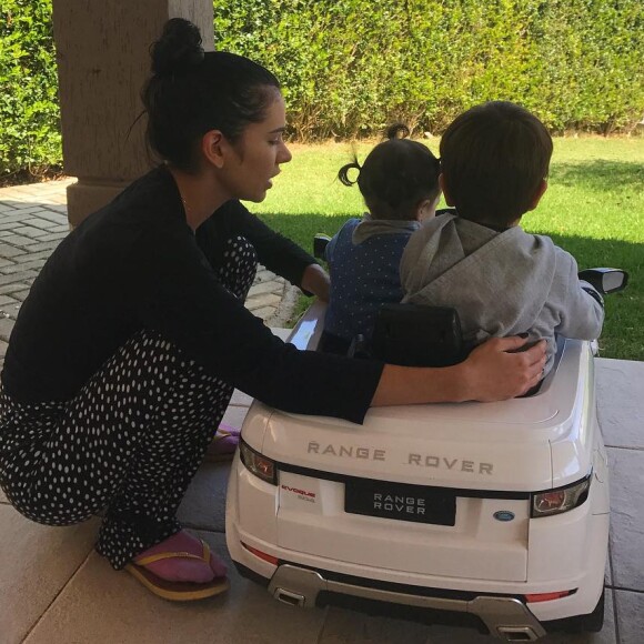 Mãe de Linda e Rodrigo, Adriana Sant'Anna é bem discreta com sua vida pessoal