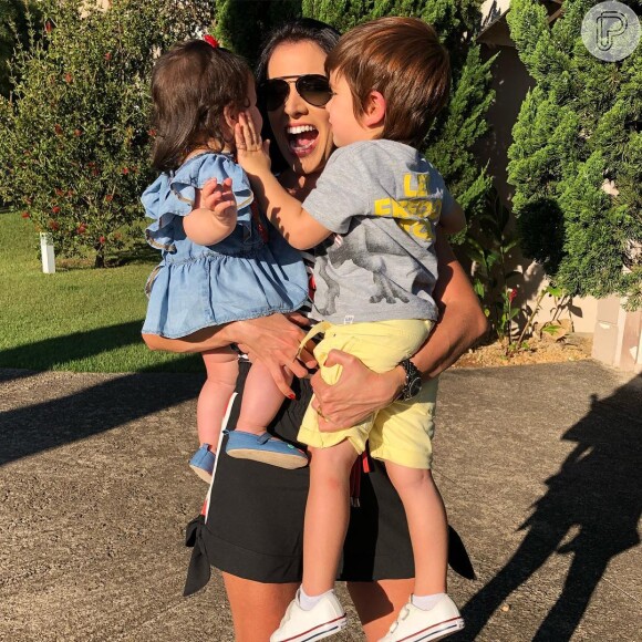 Adriana Sant'Anna mostrou foto fofa com os filhos, Rodrigo e Linda