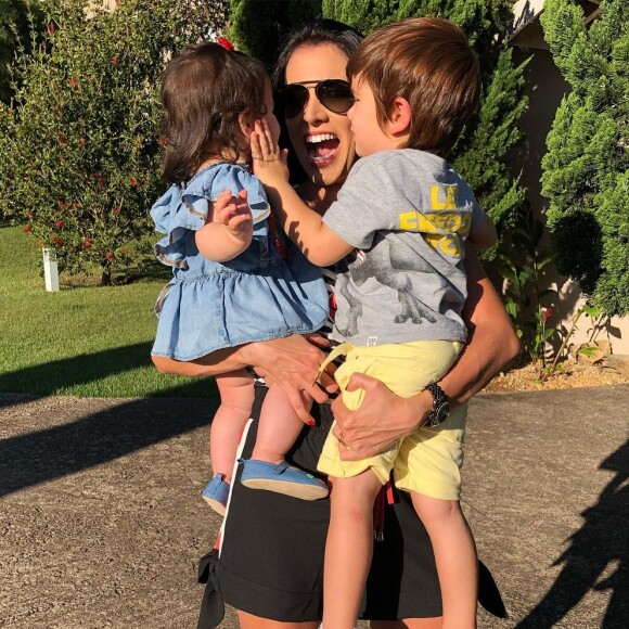 Adriana Sant'Anna mostrou foto fofa com os filhos, Rodrigo e Linda