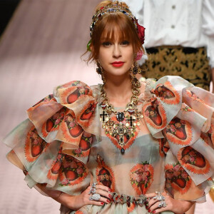 Marina Ruy Barbosa foi um dos destaques do desfile da Dolce & Gabbana em Milão