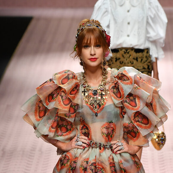 Marina Ruy Barbosa foi um dos destaques do desfile da Dolce & Gabbana em Milão