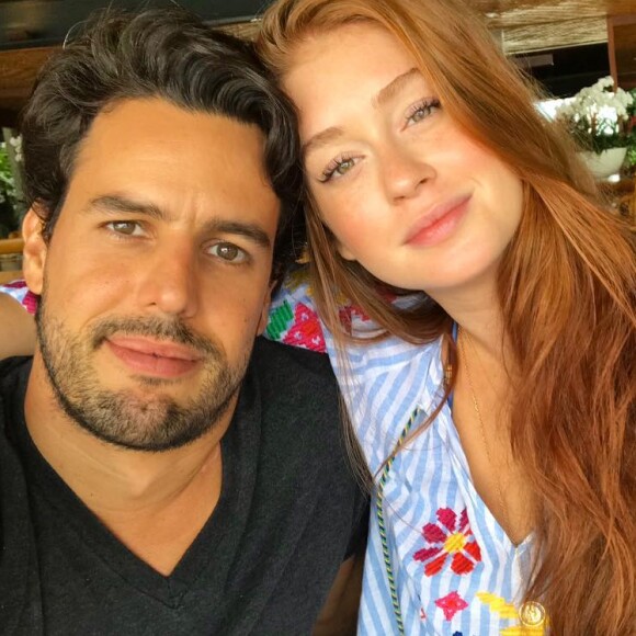 Marina Ruy Barbosa admitiu que já olhou o celular do marido, Xandinho Negrão: 'Principalmente antes de casar'