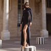 Gola alta, fenda e salto escultural: o look de Marquezine na Paris Fashion Week nesta segunda-feira, dia 24 de setembro de 2018