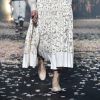 As sapatilhas de Dior que prometem bombar na primavera e no verão 2019 são em tons de nude e combinando com peças fluidas e florais