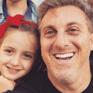 Semelhança entre Huck e a filha, Eva, rouba cena em post de aniversário da menina nesta terça-feira, dia 25 de agosto de 2018
