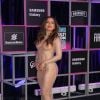 Anitta deixou o corpo à mostra com look transparente e brilhoso no Prêmio Multishow