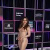 Com cauda e gola alta, o vestido escolhido por Anitta se destacou no Prêmio Multishow
