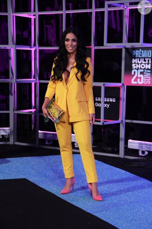 Amarelo é tendência: a influencer Jade Seba escolheu um conjunto de terno com calça de alfaiataria na cor para o Prêmio Multishow 2018