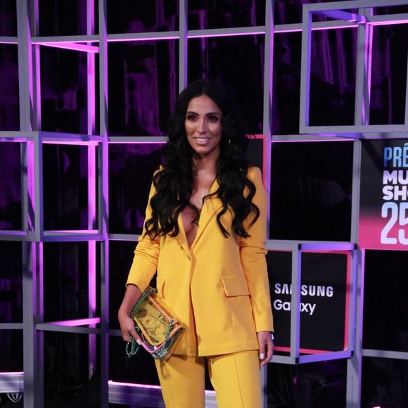 Amarelo é tendência: a influencer Jade Seba escolheu um conjunto de terno com calça de alfaiataria na cor para o Prêmio Multishow 2018