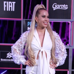 Joelma também apostou na tendência de looks brancos no Prêmio Multishow 2018