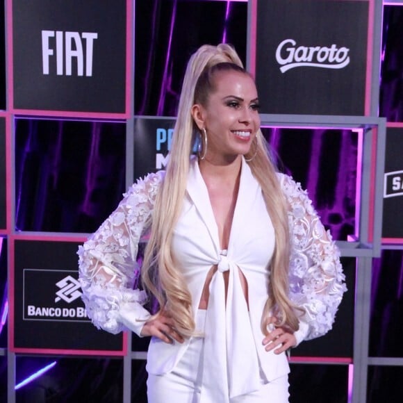 Joelma também apostou na tendência de looks brancos no Prêmio Multishow 2018