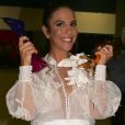 Ivete Sangalo também escolheu um vestido branco com transprência para o look do Prêmio Multishow 2018