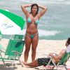 Giulia Costa exibe boa forma, renova bronze e troca beijos na praia da Barra da Tijuca, zona oeste do Rio de Janeiro, na manhã desta quinta-feira, 27 de setembro de 2018