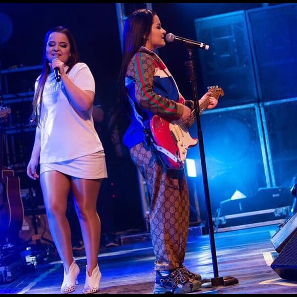 Maraisa, da dupla com Maiara, ganhou elogios for look grifado em show