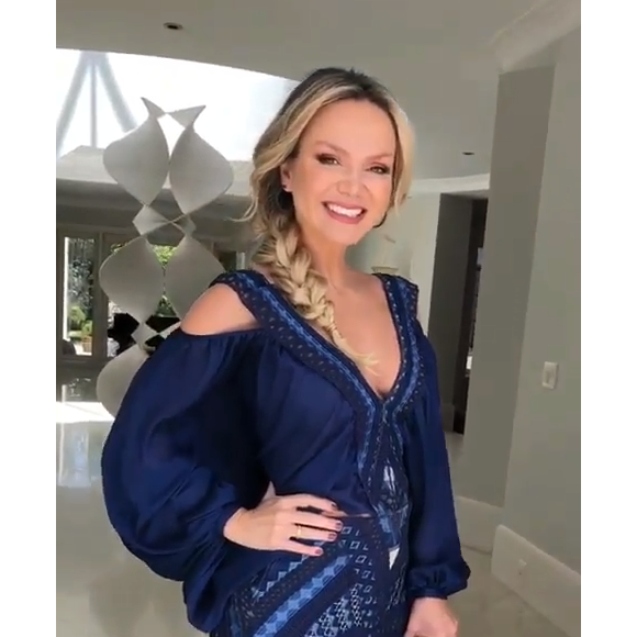 Eliana usou vestido azul marinho da marca Elisa Lima, uma produção de Thidy Alvis
