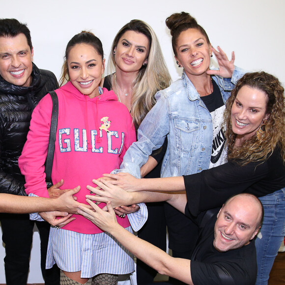 Sabrina Sato ganhou o carinho de Adriane Galisteu, Mirella Santos e outros amigos