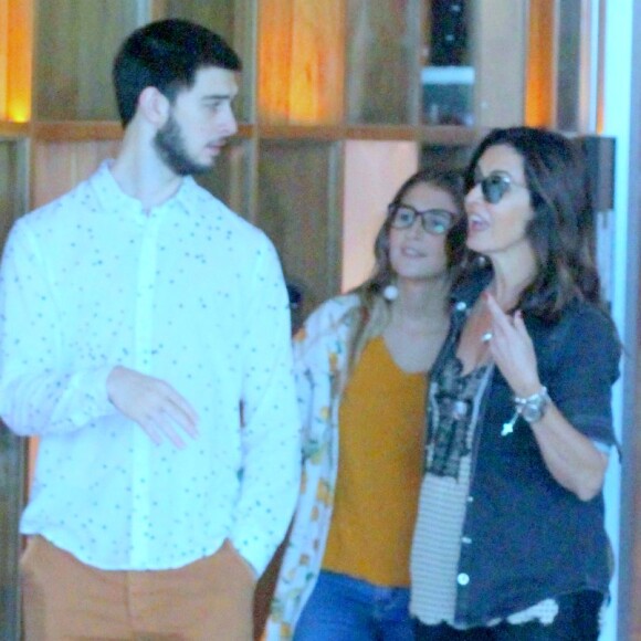 Fátima Bernardes passeia em shopping com o filho, Vinicius, e a nora, Thalita, no Rio de Janeiro, em 30 de setembro de 2018