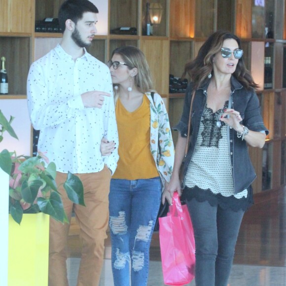 Vinicius estava acompanhado da namorada, Thalita Martins