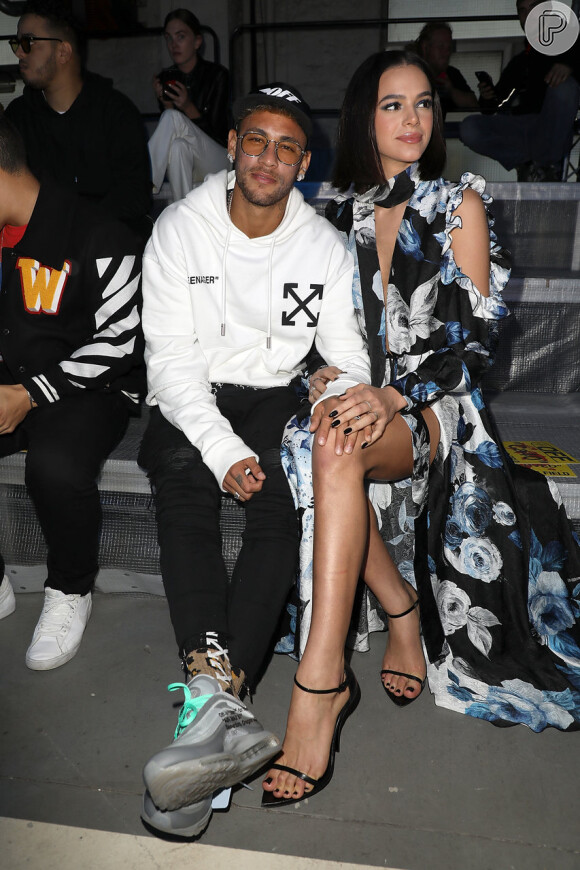 Neymar Jr and his girlfriend Bruna Marquezine attend the Off-White show as part of the Paris Fashion Week Womenswear Spring/Summer 2019 on September 27, 2018 in Paris, France. (Photo by Pierre Suu/Getty Images)