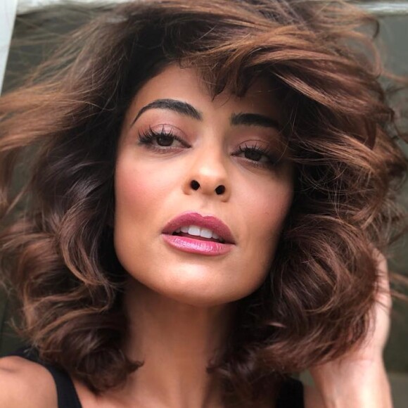 'Pela primeira vez estou fazendo dieta. Estou fazendo dieta vocal (risos). Para mim, que gosto muito de falar, que sou falante, é a parte mais complicada', disse Juliana Paes