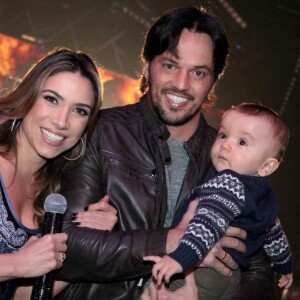 Marido de Patricia Abravanel, Fabio Faria parabenizou a apresentadora com foto da família: os dois são pais de Pedro, atualmente com 3 anos, e Jane, de 8 meses