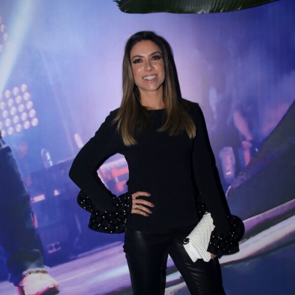 'Hoje é o dia dela! Da minha mulher, dessa mãezona, trabalhadora, inteligente, dedicada e linda!', afirmou Fabio Faria ao se declarar para a mulher, Patricia Abravanel