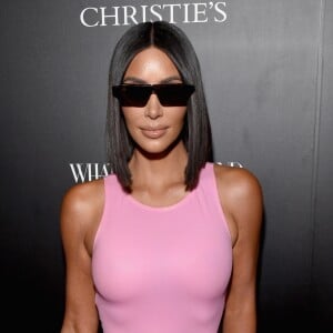 Kim Kardashian gera alvoroço na web ao surgir com microbiquíni Chanel, em 5 de outubro de 2018