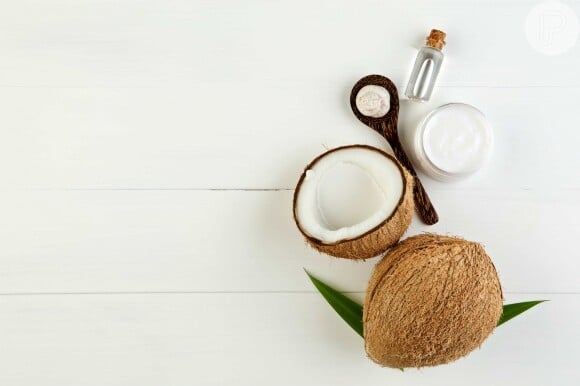 O coco é bom para hidratar a pele e deixá-la refrescante