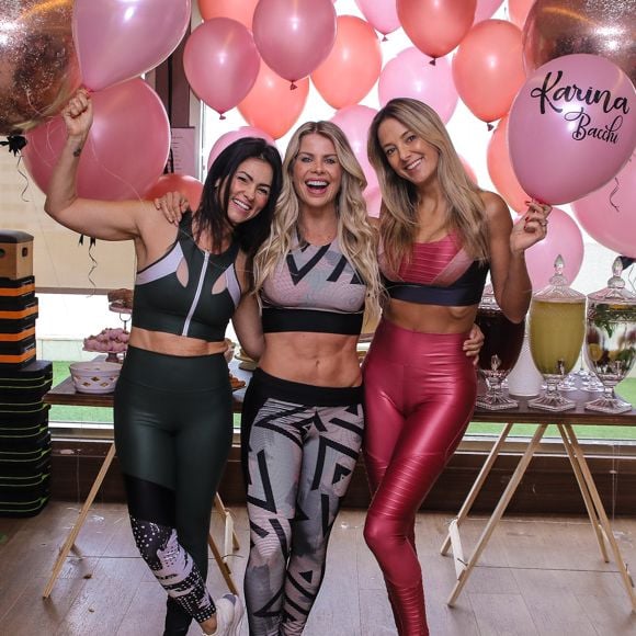 Karina Bacchi recebeu Suzana Alves e Ticiane Pinheiro na festa de 42 anos