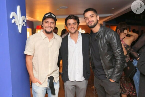 Os irmão Bruno Gissoni, Felipe Simas e Rodrigo Simas assistiram juntos ao show dos Tribalistas