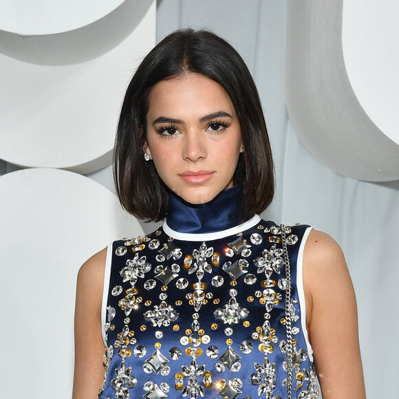 Bruna Marquezine faz publicação após resultado das urnas na eleição 2018 e é chamada de 'mimada' por seguidora