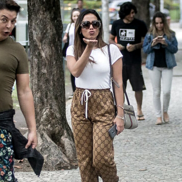 Anita elegeu o look (com o perdão do trocadilho) para ir votar no primeiro turno das eleições 2018
