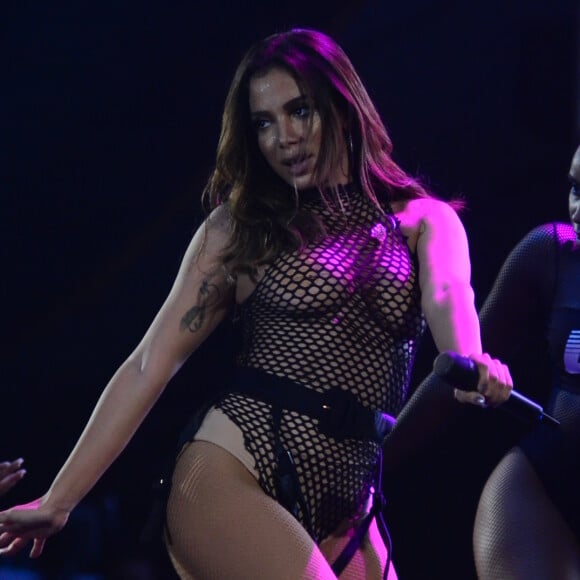 'Já estou dando um tchau para ficar um tempo lá fora', contou Anitta