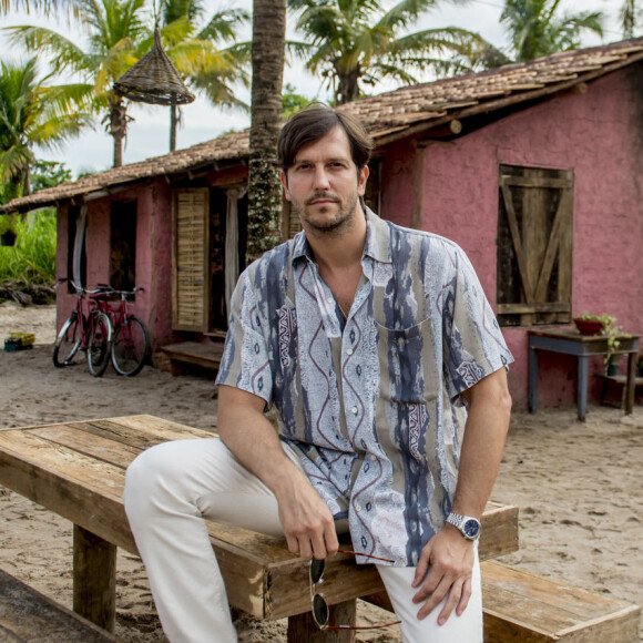 Remy (Vladimir Brichta) é irmão de Laureta (Adriana Esteves)
