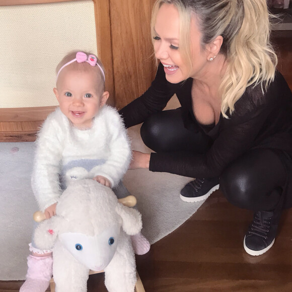 Manuela, filha mais nova de Eliana, completou 1 ano recentemente