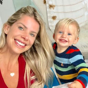 Karina Bacchi mostra Enrico conversando com espelho, em 15 de outubro de 2018