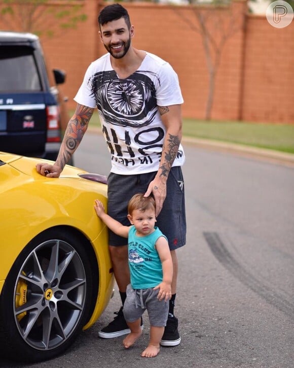Gusttavo Lima adora postar fotos com o filho Gabriel na rede social