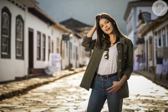 Na novela da Globo, Vitoria Strada é a filha de Felipe Camargo