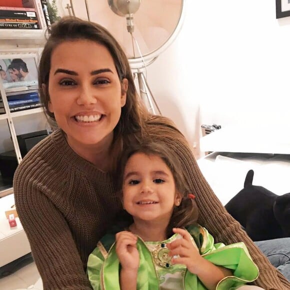 Deborah Secco tem medo que a filha sofra preconceito por ser filha de artista