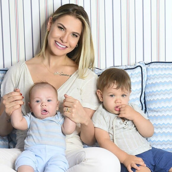 Mãe de Gabriel e Samuel, Andressa Suita falou sobre a rotina com os dois bebês