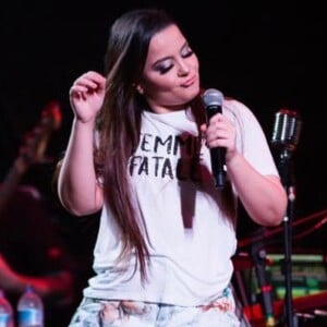 'Fiu-fiu. Com todo respeito, Andressa Suita', escreveu Maraisa ao ver uma foto de Gusttavo Lima