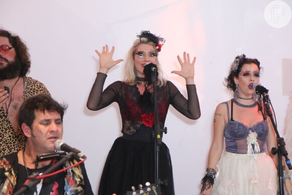 Letícia Spiller fez show com o Coletivo El Camino na Casa de Cultura Laura Alvim em Ipanema, na zona sul do Rio, neste domingo, 21 de outubro de 2018